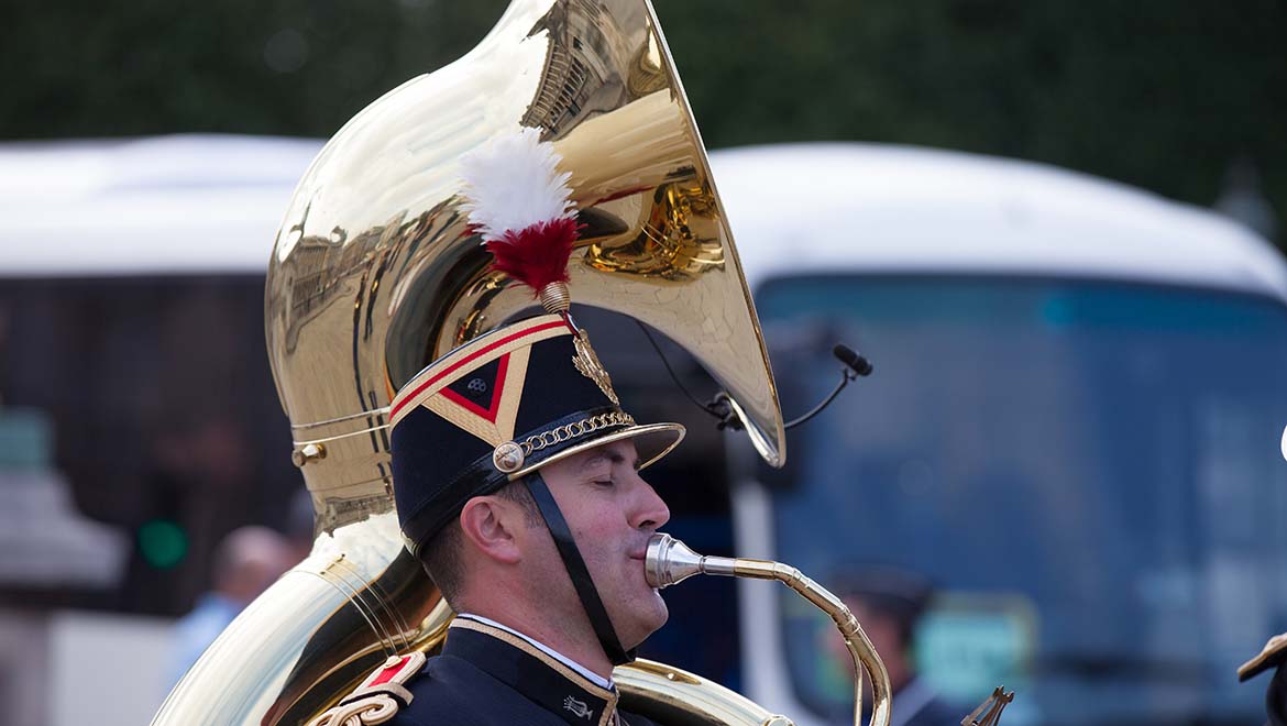 2015-09-18-DPA-Microphones-ensure-high-quality-broadcast-audio-For-Frances-Bastille-Day-parade-L-1.jpg